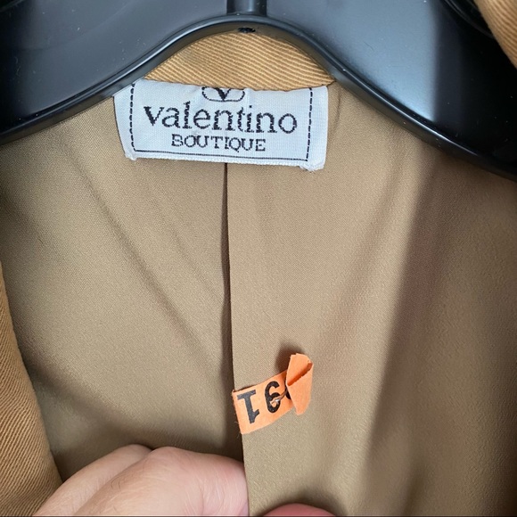 VINTAGE VALENTINO BLAZER IN TAN - Picture 8 of 9